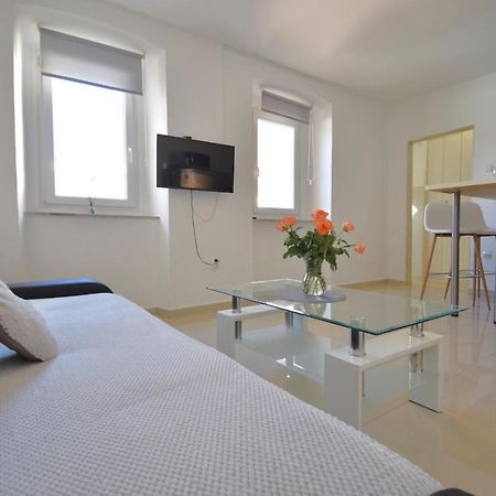 City Centre Apartment With Terrace 2 Pula Ngoại thất bức ảnh