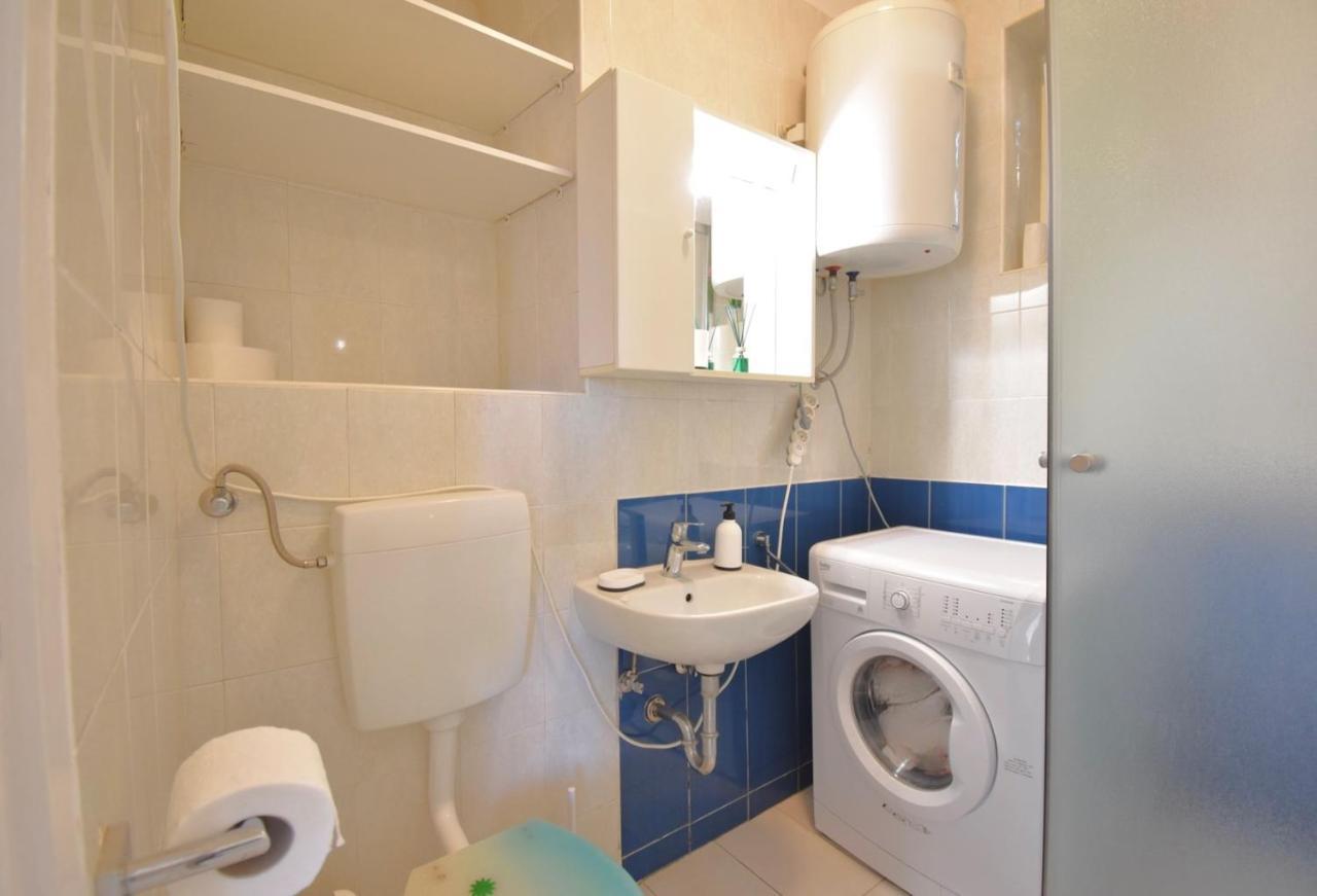 City Centre Apartment With Terrace 2 Pula Ngoại thất bức ảnh