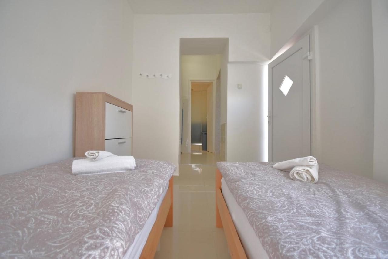City Centre Apartment With Terrace 2 Pula Ngoại thất bức ảnh