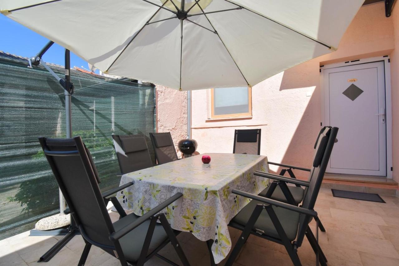 City Centre Apartment With Terrace 2 Pula Ngoại thất bức ảnh