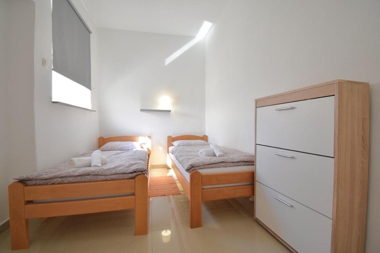 City Centre Apartment With Terrace 2 Pula Ngoại thất bức ảnh